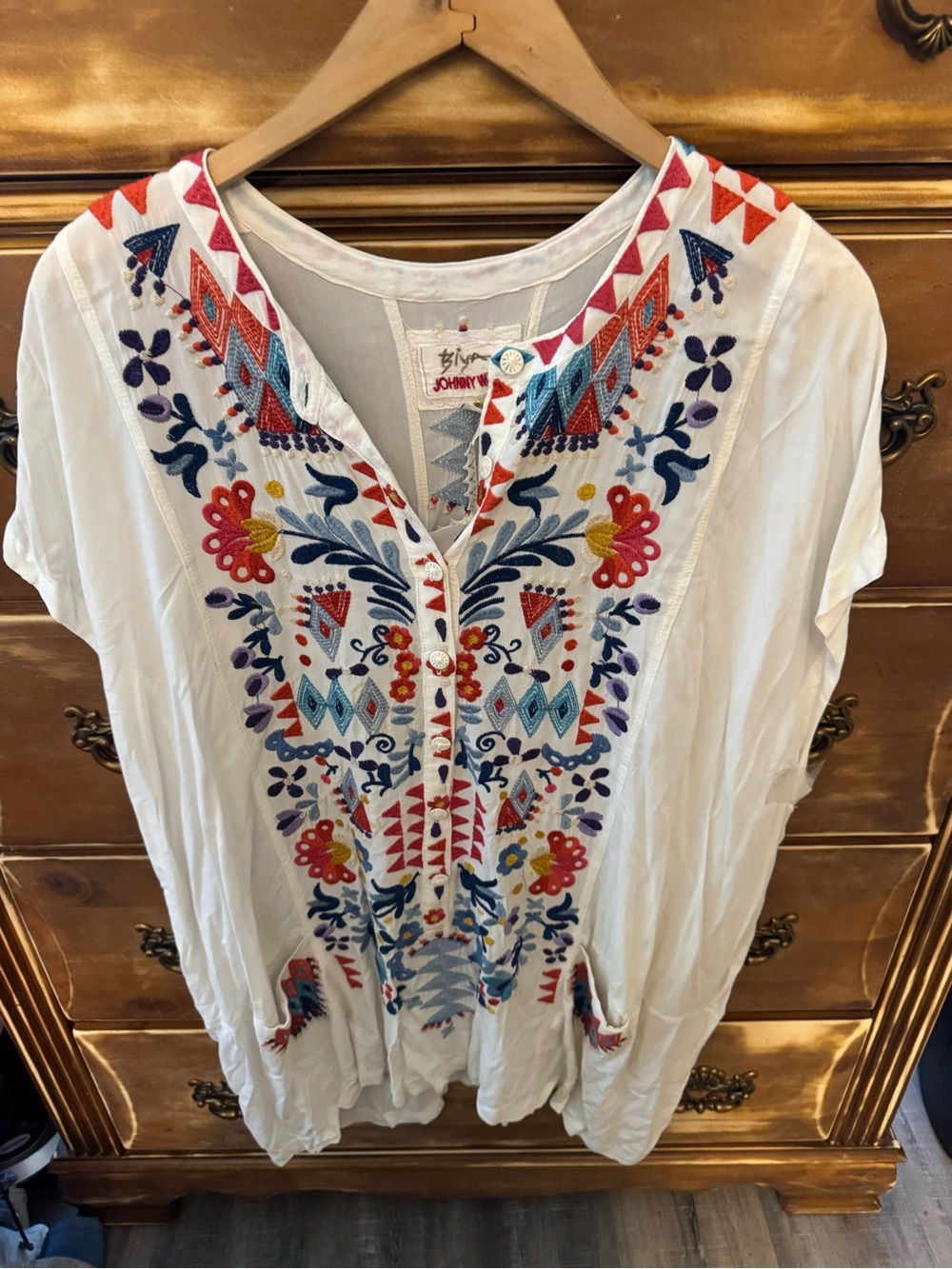 Johnny Was White Embroidered V-Neck Boho Top with Pockets